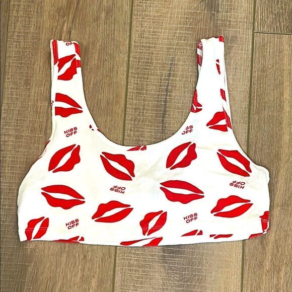Rihanna’s Savage X Fenty Pout Perfect White and Red Lips Print Sleep Crop Top Lg - Picture 2 of 4